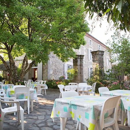 Hotel Restaurant Le Sully Saint-Saud-Lacoussiere Екстер'єр фото