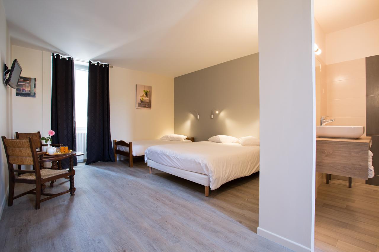 Hotel Restaurant Le Sully Saint-Saud-Lacoussiere Екстер'єр фото