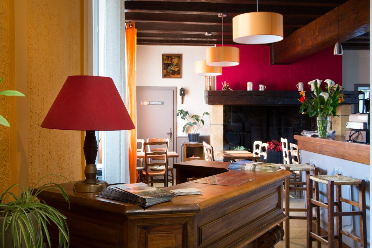 Hotel Restaurant Le Sully Saint-Saud-Lacoussiere Екстер'єр фото