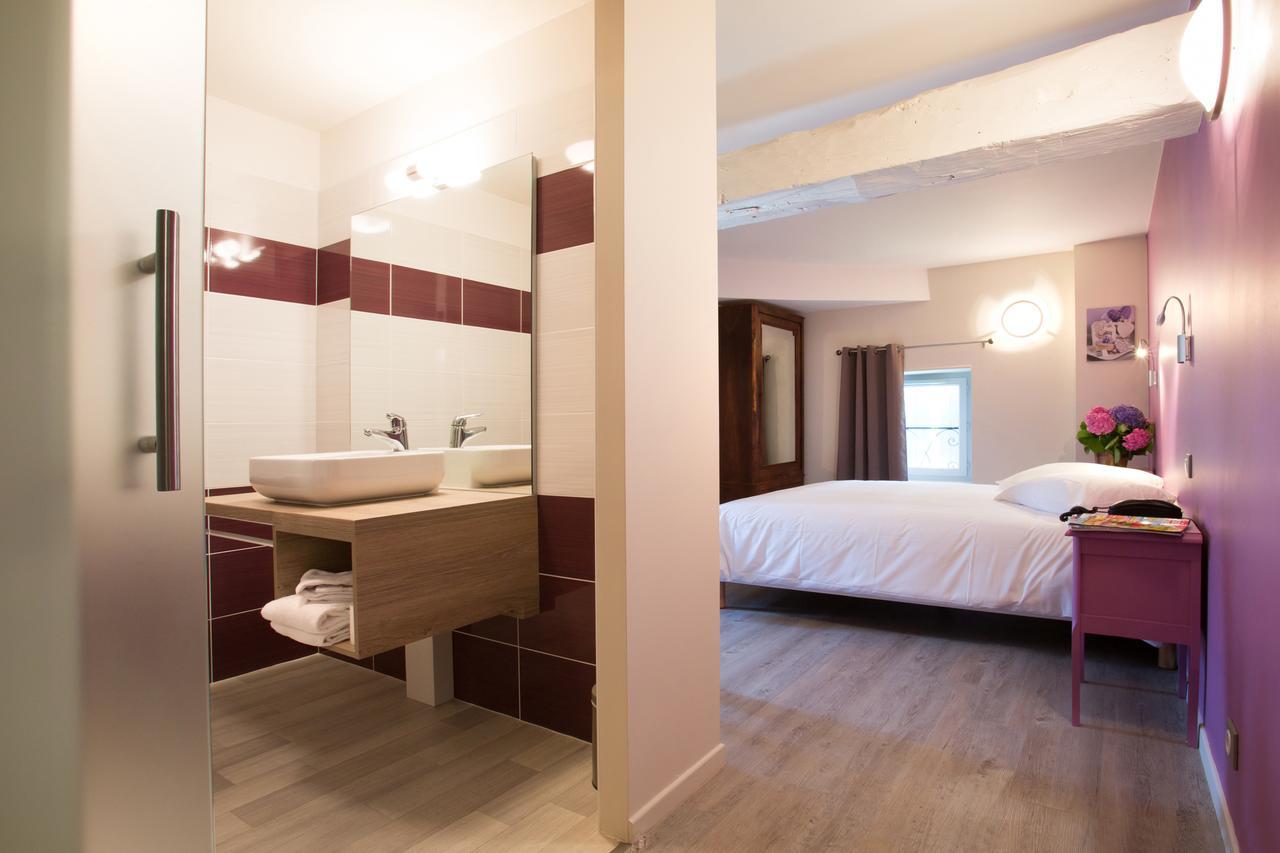 Hotel Restaurant Le Sully Saint-Saud-Lacoussiere Екстер'єр фото