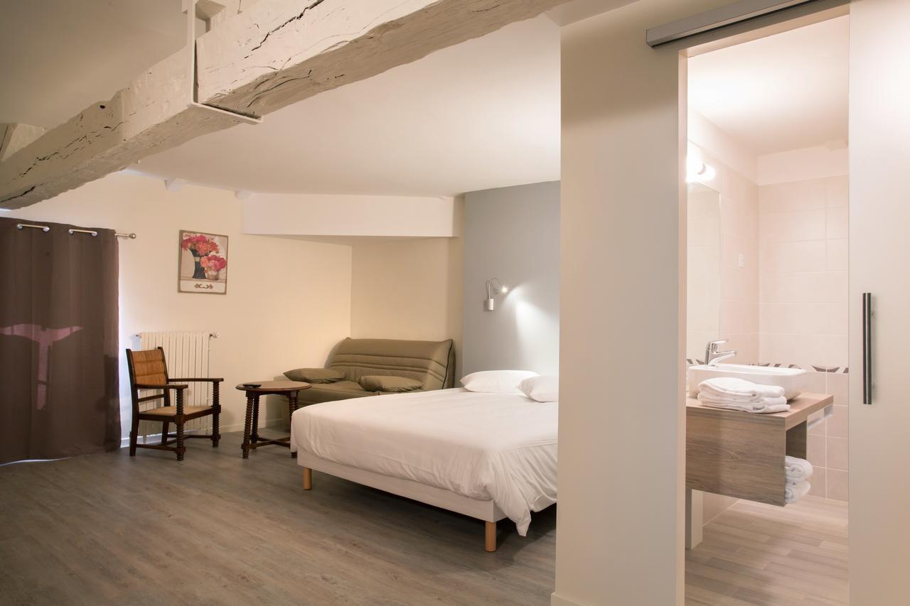 Hotel Restaurant Le Sully Saint-Saud-Lacoussiere Екстер'єр фото