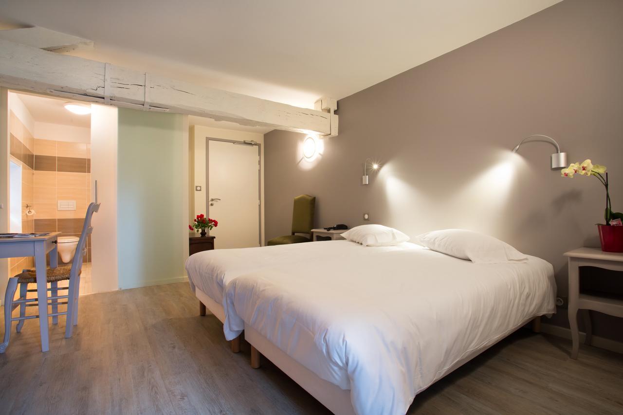 Hotel Restaurant Le Sully Saint-Saud-Lacoussiere Екстер'єр фото