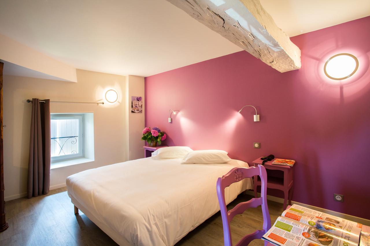 Hotel Restaurant Le Sully Saint-Saud-Lacoussiere Екстер'єр фото